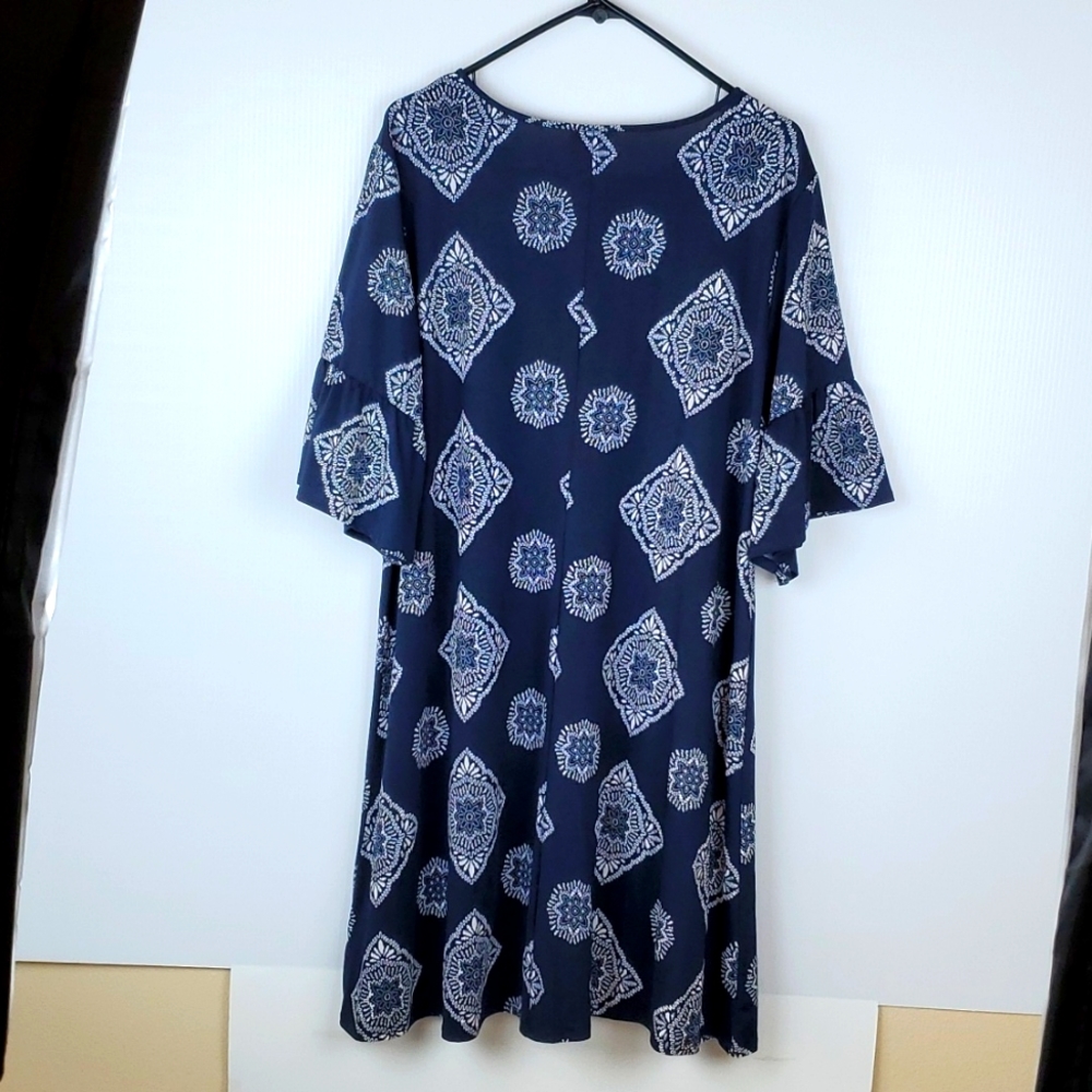 Dress - Picture 3 of 6